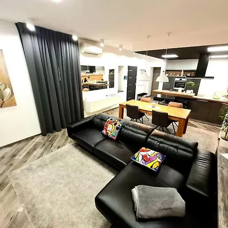 Modern Mediterranean-style 120 M2, Private Parking Free דירה