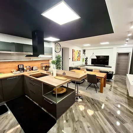 Modern Mediterranean-style 120 M2, Private Parking Free דירה *