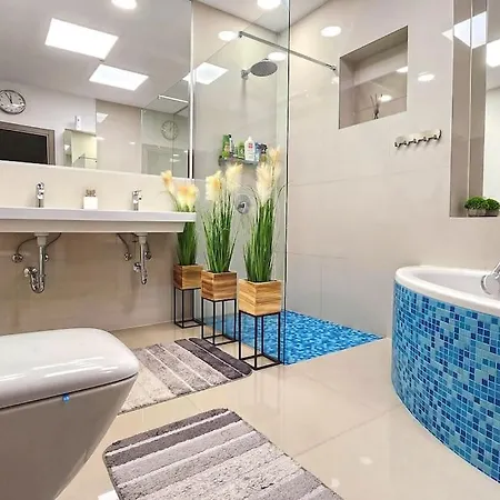 Modern Mediterranean-style 120 M2, Private Parking Free דירה *